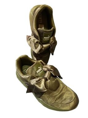 Puma x Fenty by Rihanna Satin Bow Sneakers
(Olive Green/8.5W/39) - EUC